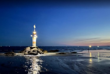 Biển Cam Bình, hải đăng 